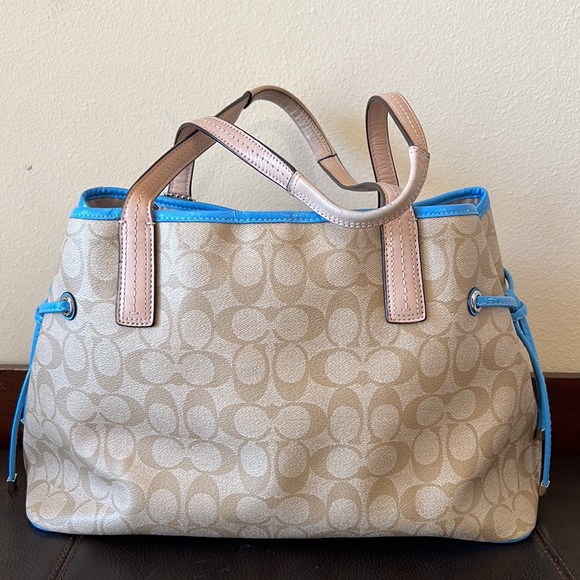 Coach Handbag Classic C Design With Silver Hardware Includes Wristlet - Picture 4 of 16